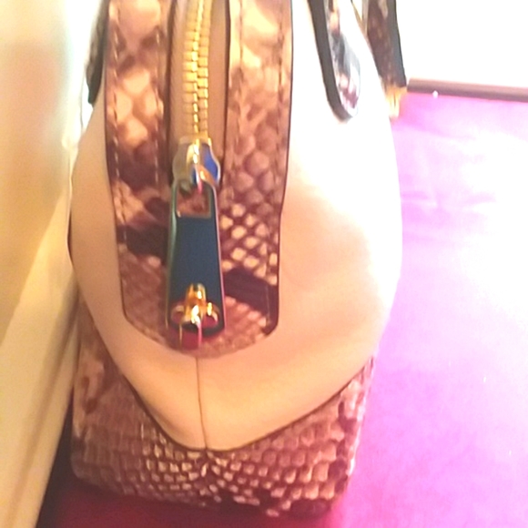 🎁  NEW  Michael Kors Smythe Leather Tan with Snake Design Bag/ Crossbody EC - Picture 3 of 11